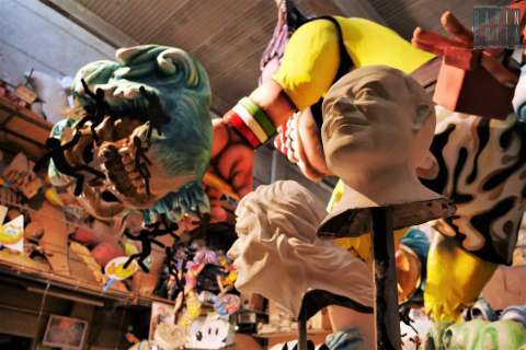 Putignano, Carnevale estivo: tre giorni di carri allegorici, arte e tradizioni